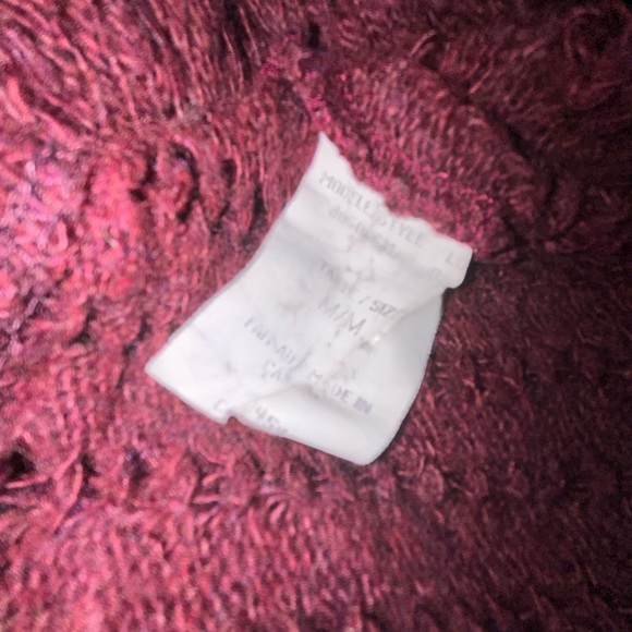 Women’s Size Medium Sleeveless Red Sweater - Picture 4 of 4